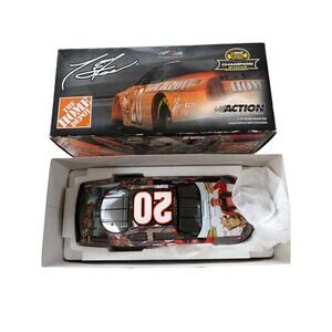 Tony Stewart #20 1:24 diecast 2005 Monte Carlo-NIB